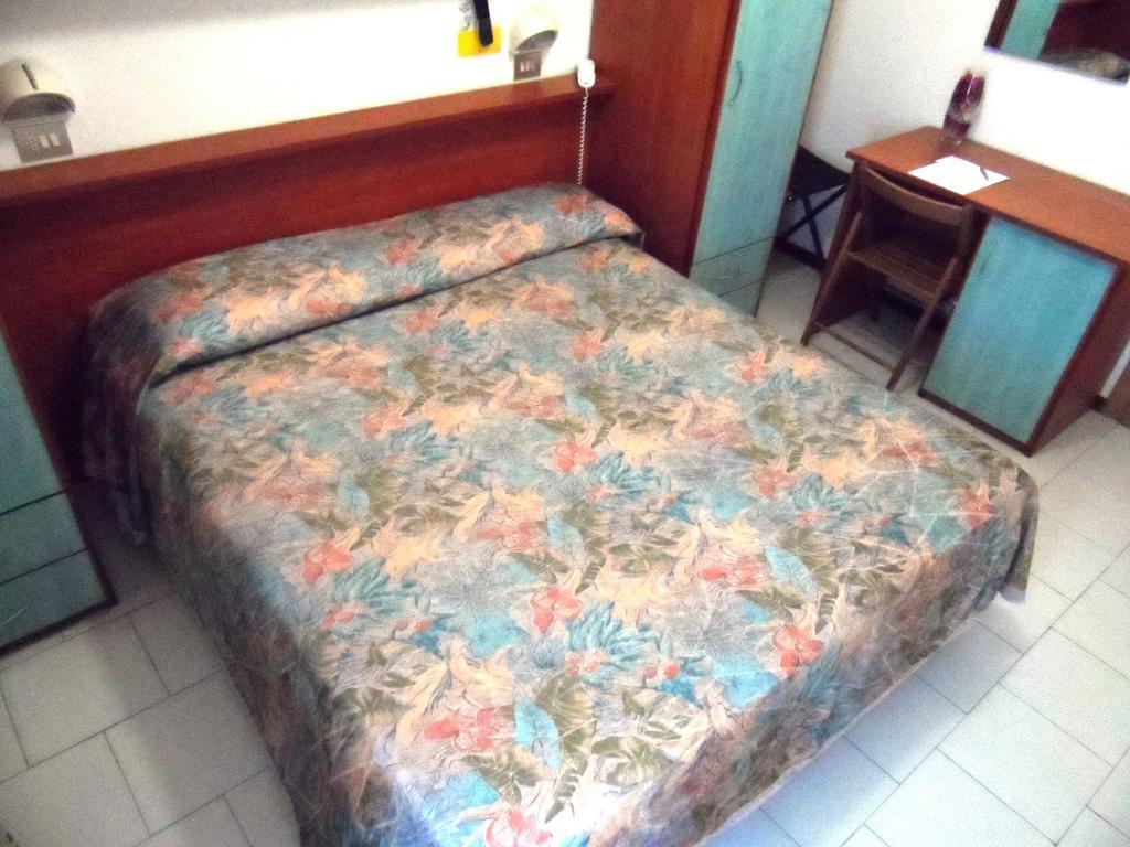 Hotel La Dolce Vita Rimini Szoba fotó