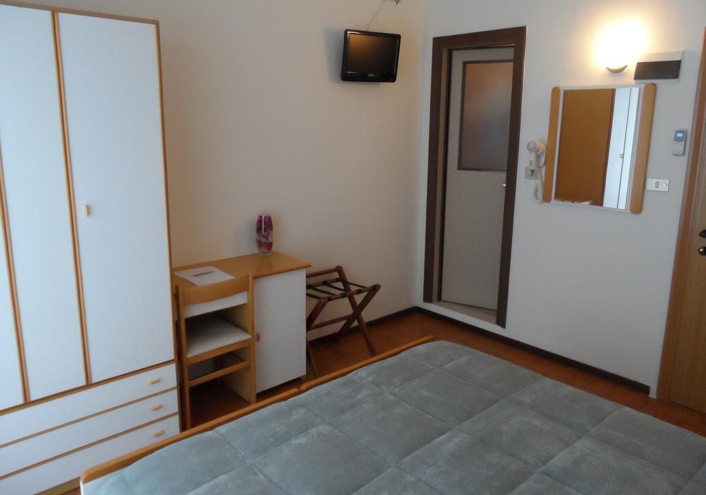 Hotel La Dolce Vita Rimini Szoba fotó